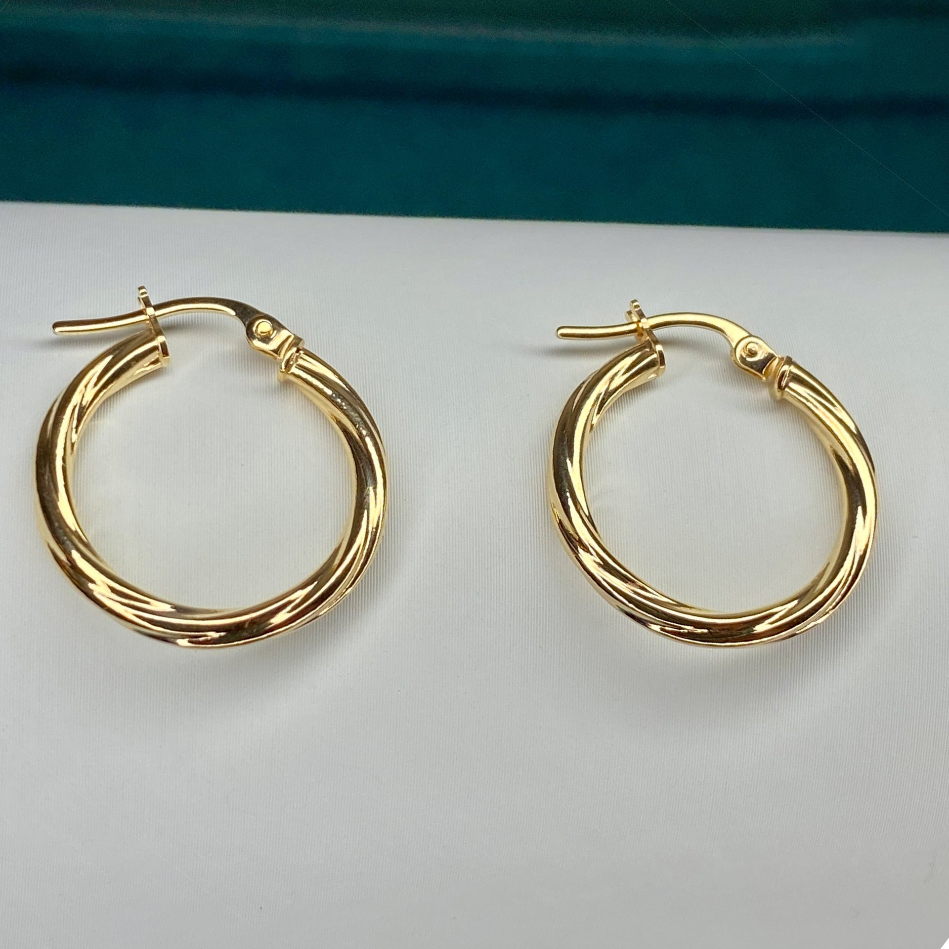 9ct solid Gold Twisted Hoop Earrings 19mm