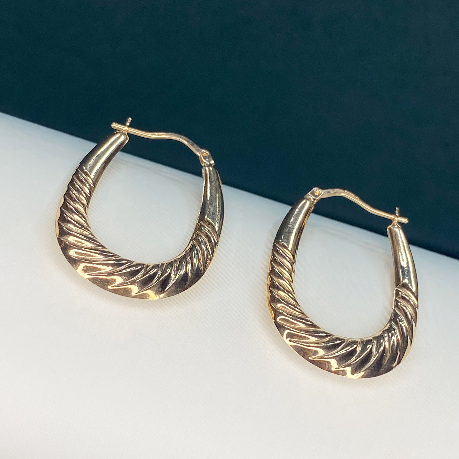 9ct solid Gold Ribbed Oval Creole Earrings 23mm