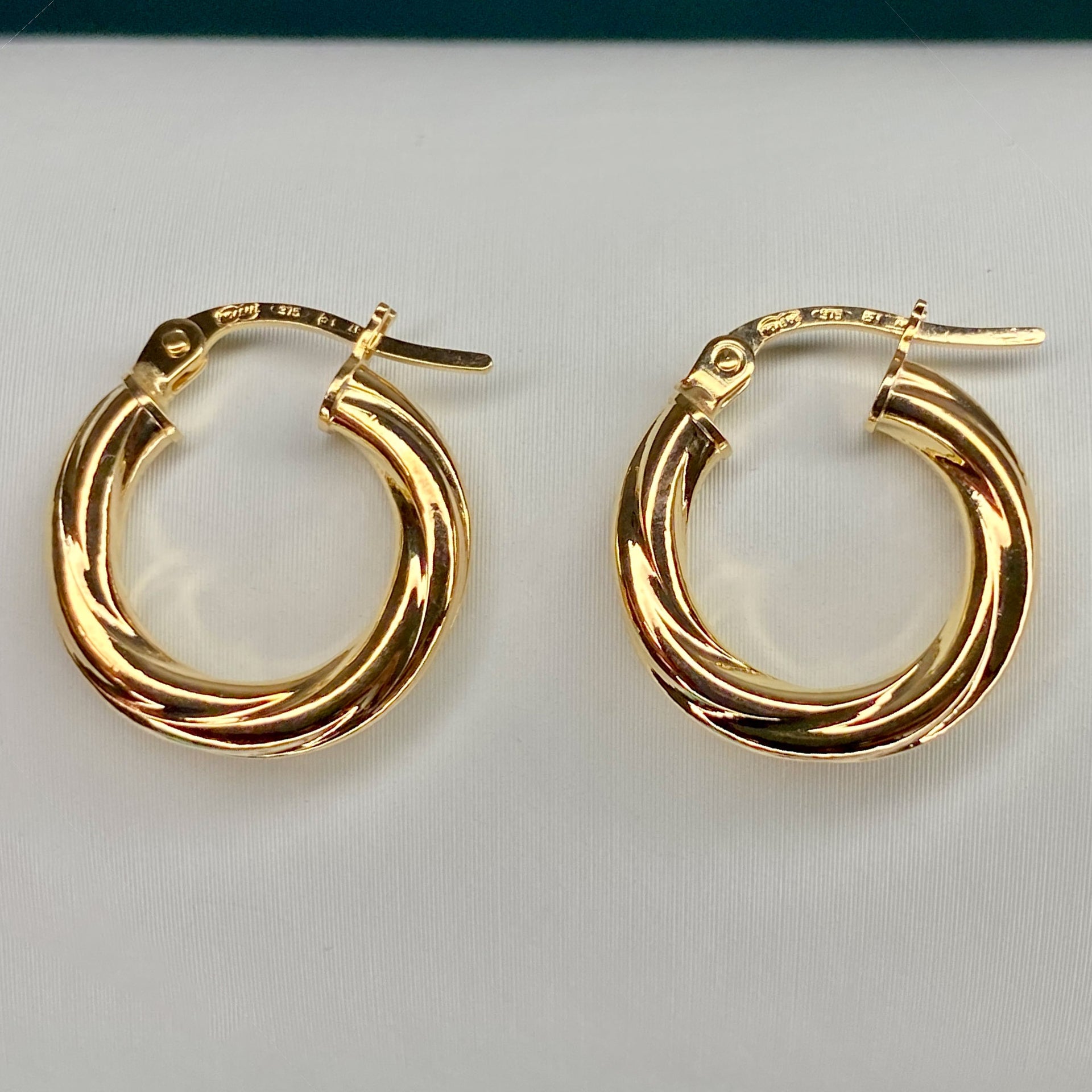 9ct solid Gold Twisted Hoop Earrings 15.6mm