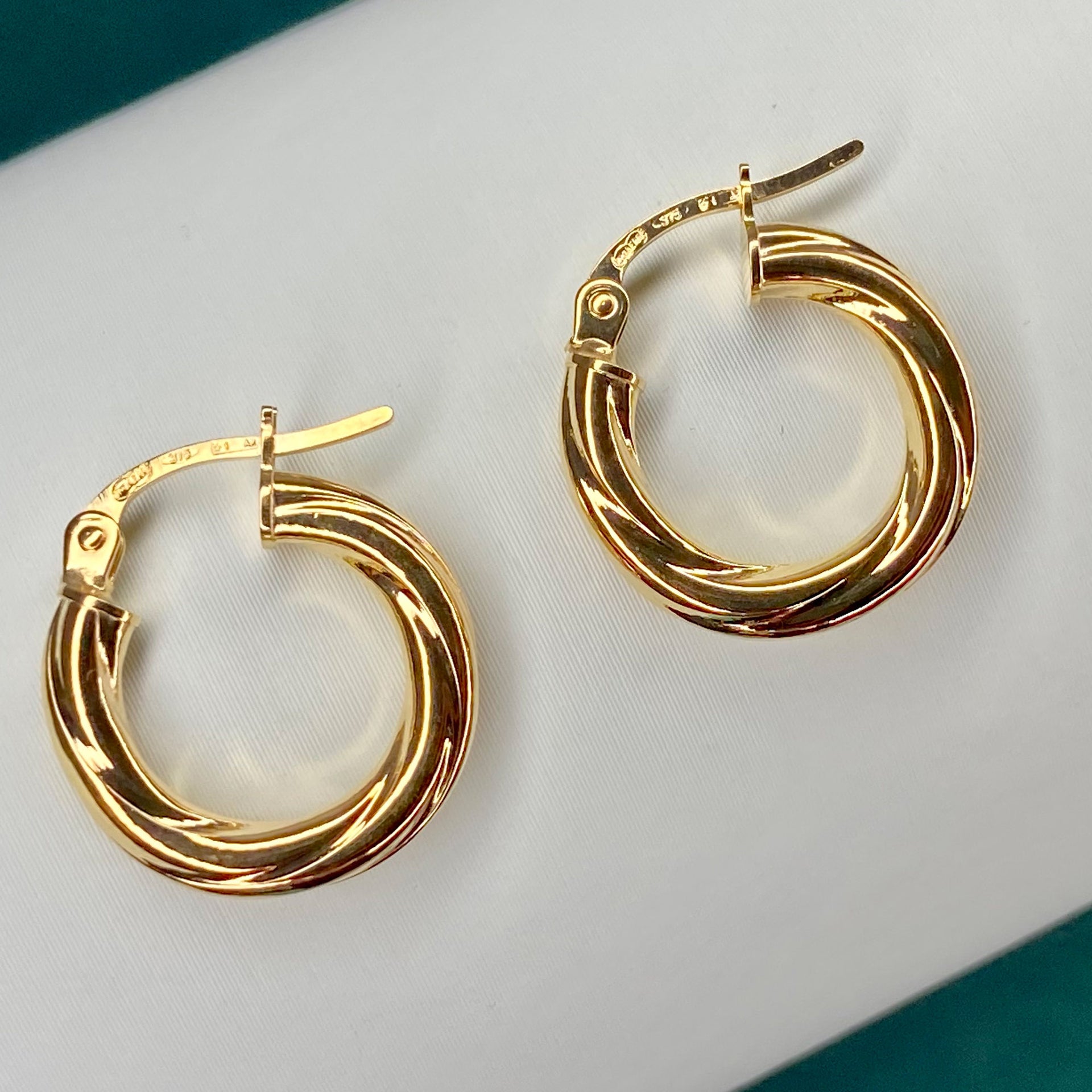 9ct solid Gold Twisted Hoop Earrings 15.6mm