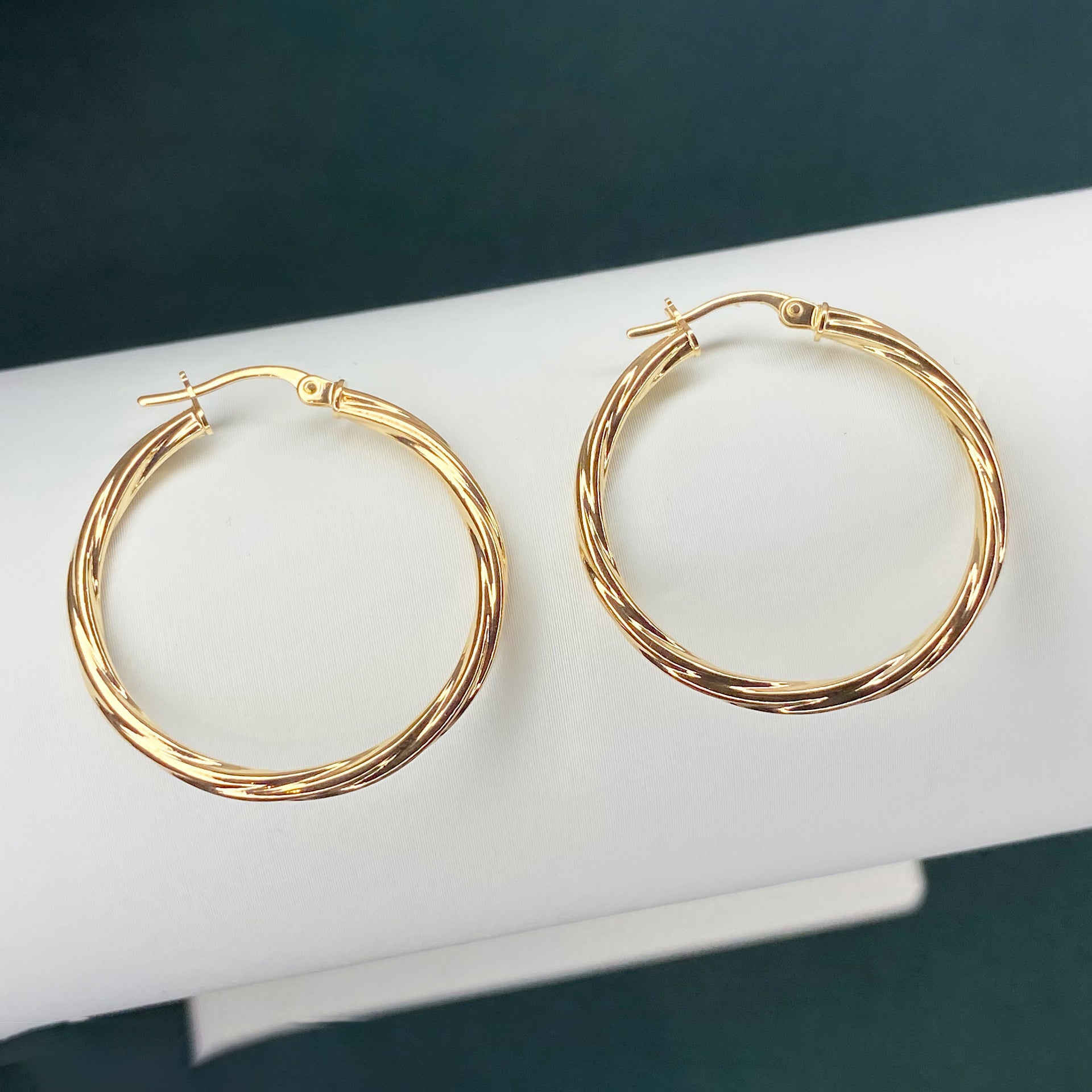 9ct solid Gold Twisted Hoop Earrings 29.3mm